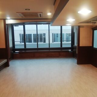 上尾駅西口徒歩３分、5階建ビルの3階と4階のスペースの利用者を募集しています - レンタルオフィス