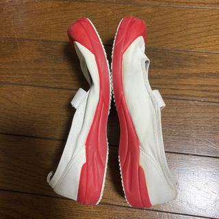 上履き シューズ 22cmEE 赤 女の子の画像