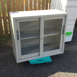 ★状態良好！！★ 窓付ガラス戸 スチールキャビネット 引違い書庫 