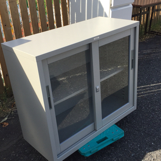 ★状態良好！！★ 窓付ガラス戸 スチールキャビネット 引違い書庫 の画像