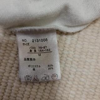 白のトレーナーの画像