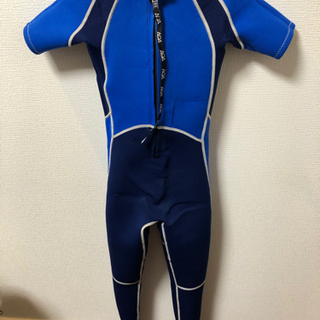 子供用ウエットスーツ　と　マリンシューズの画像