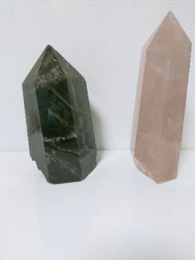 黒水晶とローズ水晶２つで1000円。