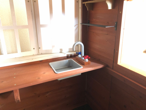 木の家　おもちゃ　おままごと　室内遊び