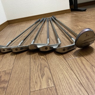 ゴルフクラブと加湿器の画像