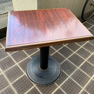 カフェ　飲食店　喫茶店　おしゃれ　テーブル