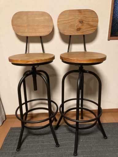 カウンターチェア2つ
