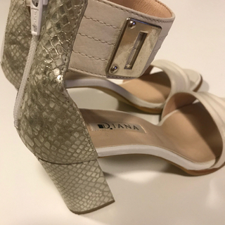 DIANA  サンダルの画像