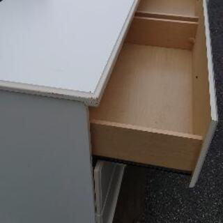 【値引きしました】白いチェストの画像
