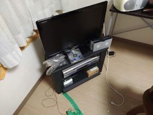 24インチテレビ AQUOS　LC24K5（リモコン、TV台、dvdプレーヤ、VHSビデオデッキ付き）