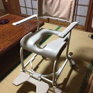 中古 TOTO 水回り用車いす EWP01153R 介護 トイレ キャリー 4輪キャスター シャワー