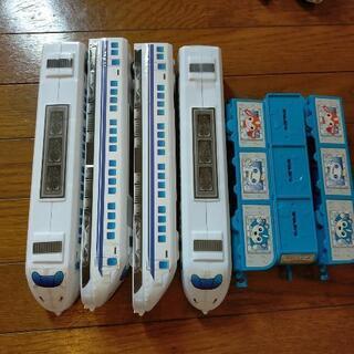 新幹線、ガラピコぷ～の列車