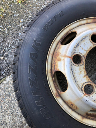 【溝深い】スタッドレスタイヤ　　キャンター