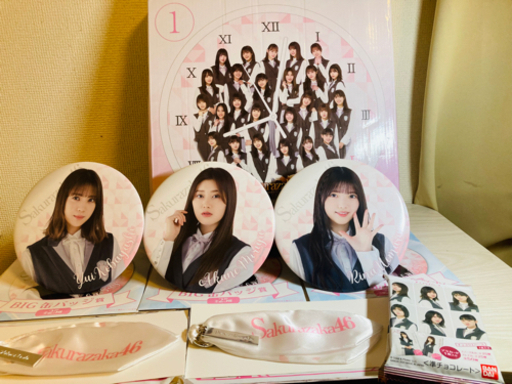値下げ済み☆櫻坂46 ローソンくじ　1等壁掛け時計　スカーフBIG缶バッジ+おまけ付き！