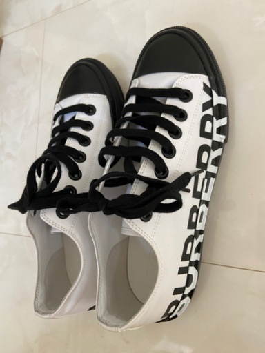 バーバリー　スニーカー