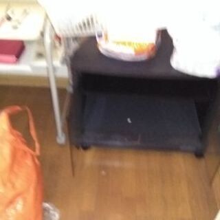 パソコン台三段と、テレビ台です。