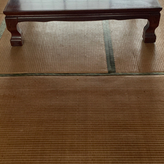 アンティークなローテーブルの画像