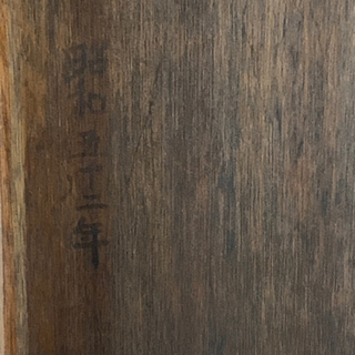 アンティークなローテーブルの画像