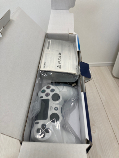 【お相手確定】【使用1年未満】PS4 Pro CUH-7200B ホワイト 1TB(おまけ付)