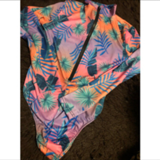新品　ラッシュガード　水着　ウェットスーツの画像