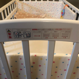 ベビーベッドの画像