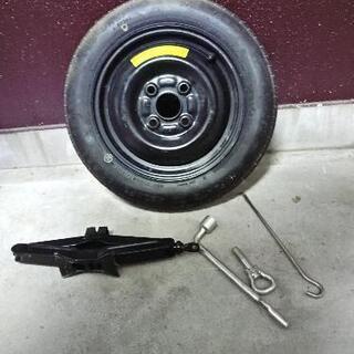 エッセのスペアタイヤ  工具付