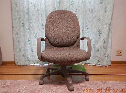 中古の重役椅子