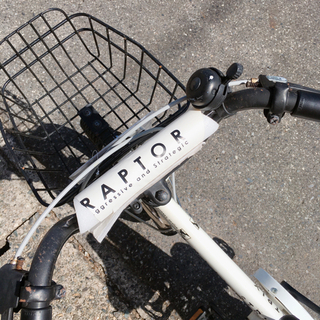 子ども用自転車✨14インチ✨男女使えるデザイン✨白✨鍵なし✨サビ少なめでまだまだ使えます！✨　　【こちらは店舗です。浜村鹿野温泉ICから3分  買取本舗 宮本リサイクル  営業時間９～１９時  定休日水曜のみ←連絡できませんm(_ _)m】の画像