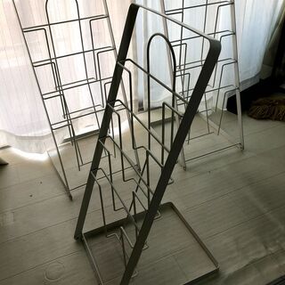 ニトリのマガジンスタンドが3台ありますの画像