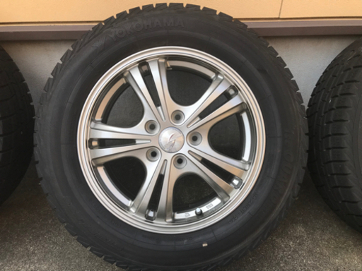 只今商談中となります。215/60R16 スタッドレス・ホイール4本セット！