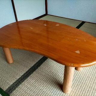 小さいテーブルの画像