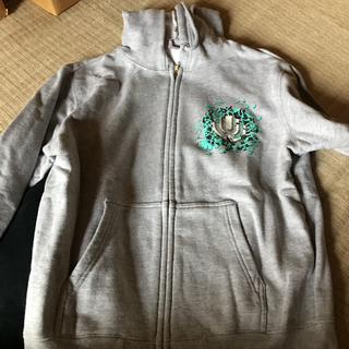 専門ショップ UVERworld パーカーの中古が安い！激安で譲ります・無料で ミュージシャン