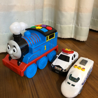 0〜2歳の男の子におすすめ！トーマス／パトカー／新幹線