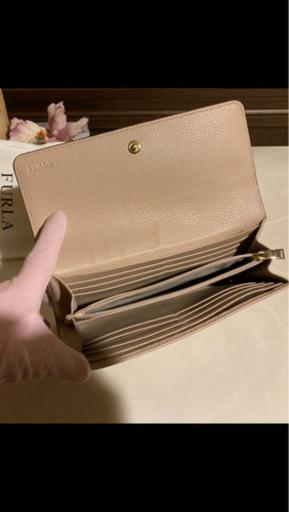 未使用、極美品☆ FURLA  長財布☆ 飽きの来ない美しいグレージュ❣️