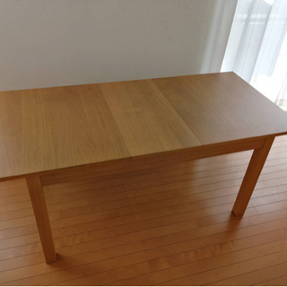 IKEAのダイニングテーブル