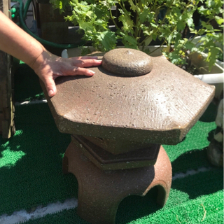信楽焼の灯籠の画像