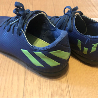 サッカートレーニングシューズ 21.5cm adidas　ネイビーの画像