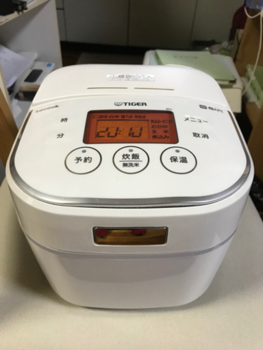 タイガー　炊飯器　JKU-A551(W)  2018年製