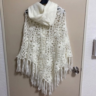白のオシャレポンチョ。軽くて温か♪の画像