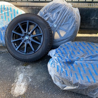 2019年製中古スタットレスタイヤ　235/60R18　ホイール付き４本セット 