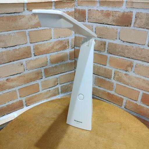 Panasonic LEDデスクライト SQ-LD220-W 2013年製