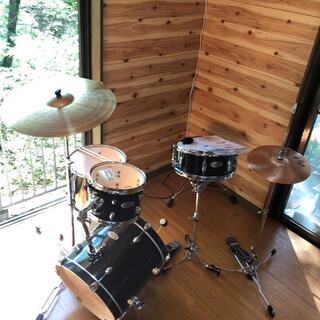 北杜市大泉谷戸7751　10万円　ドラム　ほぼ新品