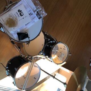 北杜市大泉谷戸7751　10万円　ドラム　ほぼ新品の画像