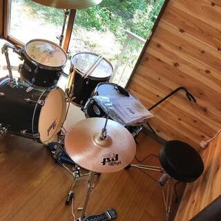 北杜市大泉谷戸7751　10万円　ドラム　ほぼ新品の画像