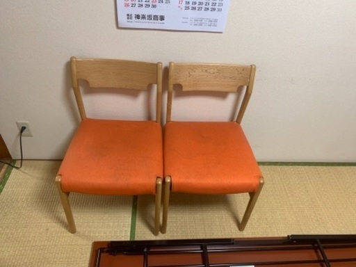 テーブルの椅子