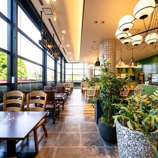 駅前オシャレなカフェで調理スタッフ・サービススタッフ同時募集の画像
