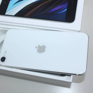 第2世代Apple iPhone SE 128GB MXD12J/A Model A2296 SIMフリー　ホワイト