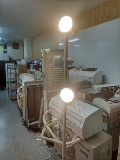 3個のライト正式な名称はわかりませんが別館に置いてます