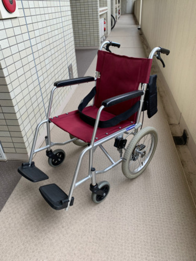 【発送可能】介助用軽量車いす KAL-40BB カワムラサイクル製　折りたたみ　ブレーキ付　別途クッション有