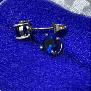 サファイア5mm シルバーピアスの画像